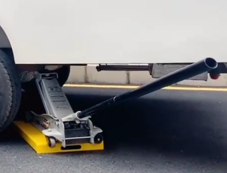 汽車跑長(zhǎng)途前一定要檢查臥式千斤頂